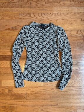 Women's Black and Cream Floral Lace Pattern Long-Sleeve Top